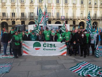 La CISL Cuneo con migliaia di lavoratori e lavoratrici in Piazza Castello a Torino