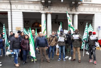 Frasi razziste a 20 lavoratori senegalesi nel magazzino Maxi-Di di Vercelli: il Consiglio comunale stigmatizza l’accaduto e chiede l’intervento del Ministero del Lavoro