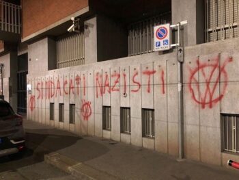 “Sindacati nazisti”: imbrattati i muri della sede Cisl di via Madama a Torino